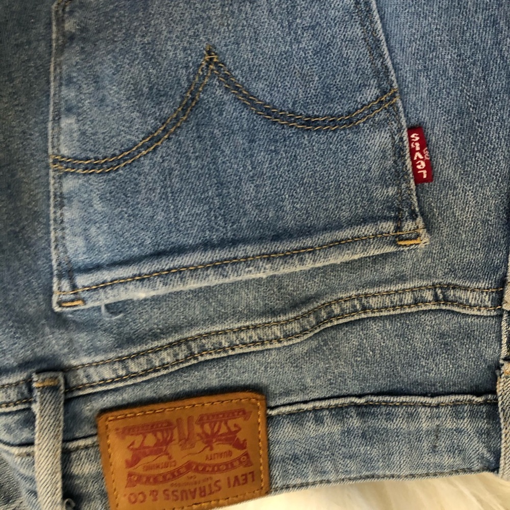 Levi’s mid rise skinny jeans